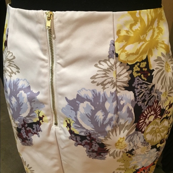 H&M 8 Floral Contour Pencil Skirt Gold Zip EUC - Picture 4 of 8